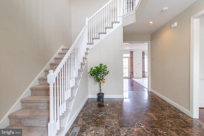 Building Photo - 17 Landon Way