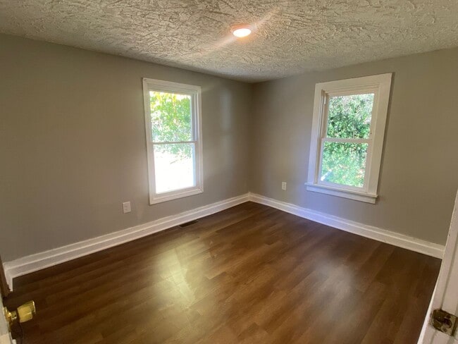 Building Photo - 2 Bedroom 1 Bath Home in Greeneville, TN