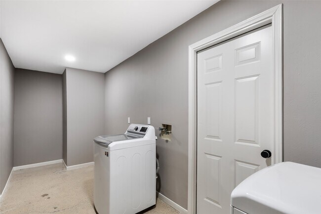 Building Photo - 24610 Green Moss Dr