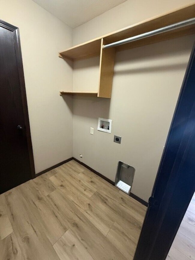 Building Photo - Luxury Townhomes