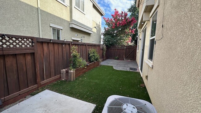 Building Photo - 207 Coulter Way