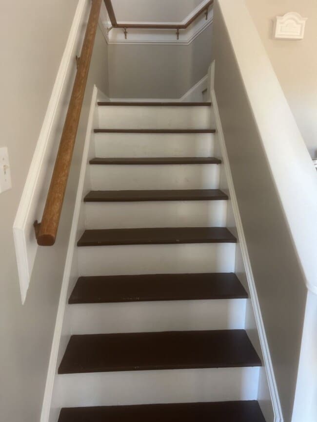 Building Photo - Pretty Home, Featuring 1st Floor Master Su...