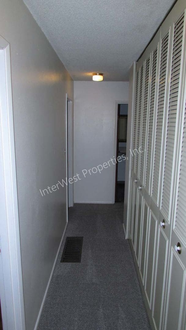 Building Photo - MCCA01