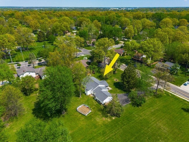 Building Photo - 711 Country Club Rd