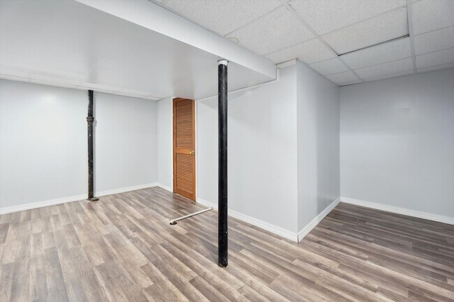 Building Photo - Move-In Ready 4 bedroom, 3 bathroom Home i...