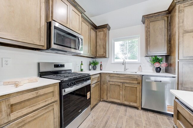 Building Photo - Brand New Home In Noble!