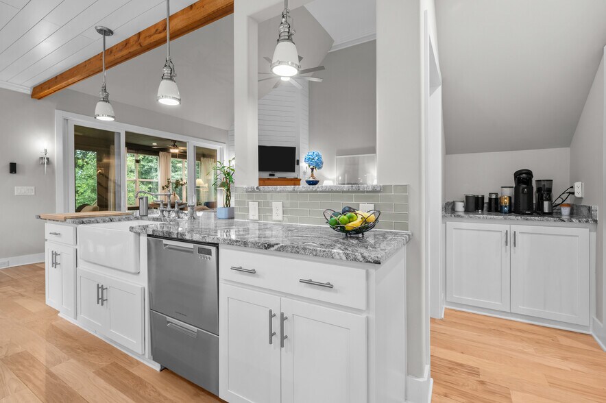 Building Photo - 1136 Secretariat Dr