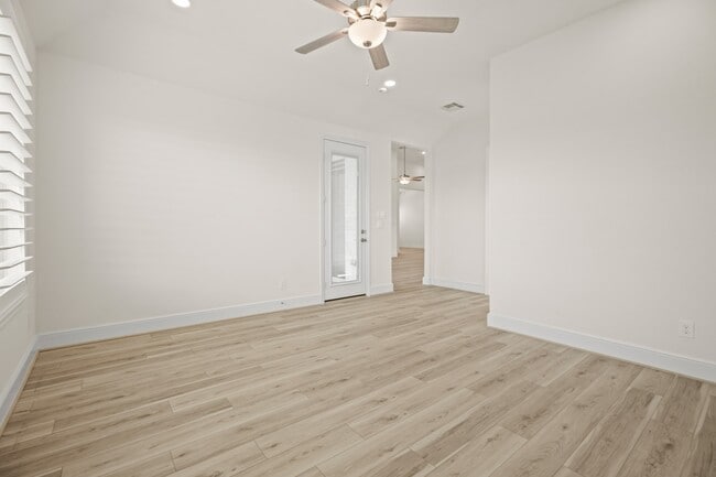 Building Photo - 929 Wormwood Dr