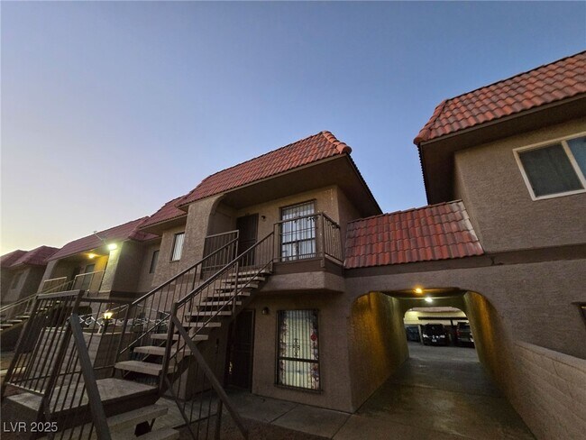 Building Photo - 4300 N Lamont St