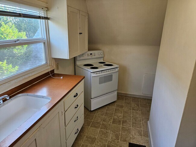 Building Photo - 1631li