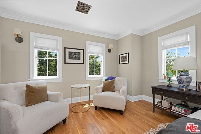 Building Photo - 379 N Ridgewood Pl