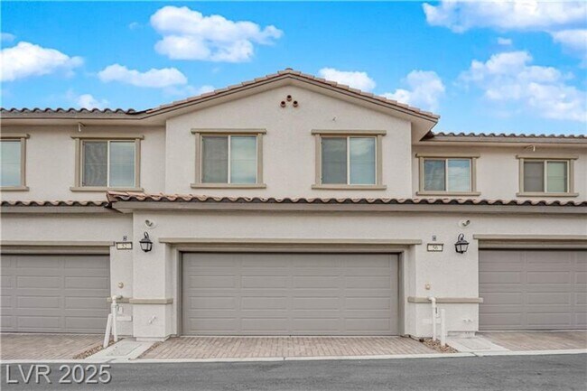 Building Photo - GORGEOUS FURNISHED TOWNHOME IN SUMMERLIN!!!