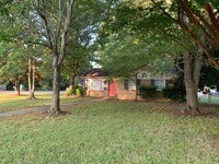Building Photo - Charming Three Bedroom Home in Beacon Hills!