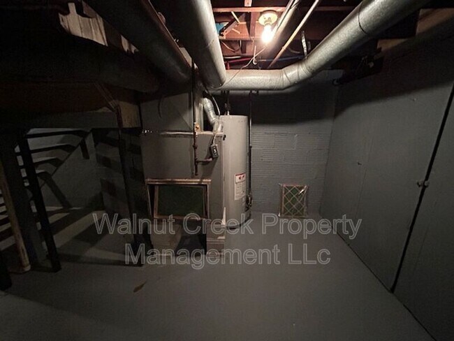 Building Photo - 100 Rush St