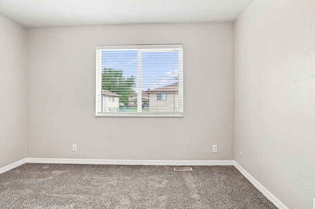 Building Photo - $1,945.95 with $300 Off the first month's rent, 2 Beds - 1 Bath, Single Family Home in Lakewood w...