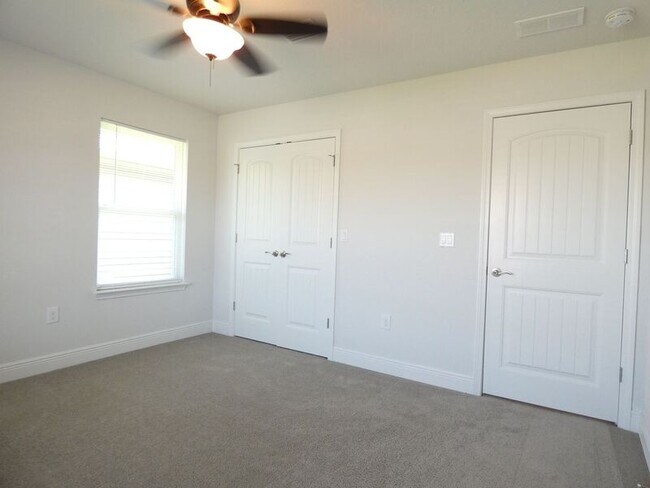 Building Photo - 4117 Hazelhurst Dr