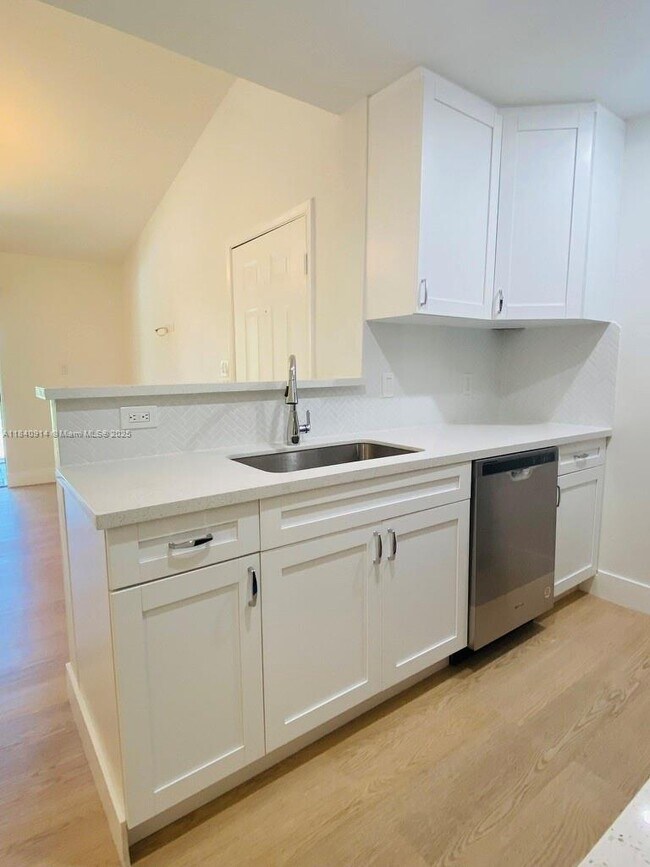 Building Photo - 10581 SW 155th Ct