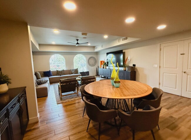 Building Photo - 2511 W Queen Creek Rd