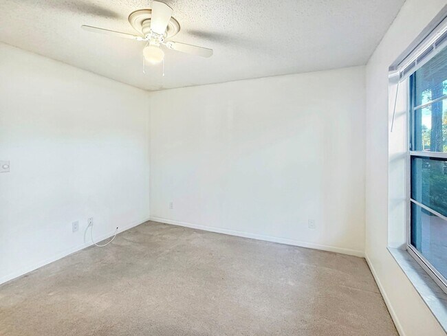 Building Photo - 6090 N Sabal Palm Blvd