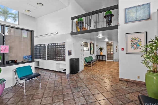 Building Photo - Spacious Studio in Makiki Plaza Available now!