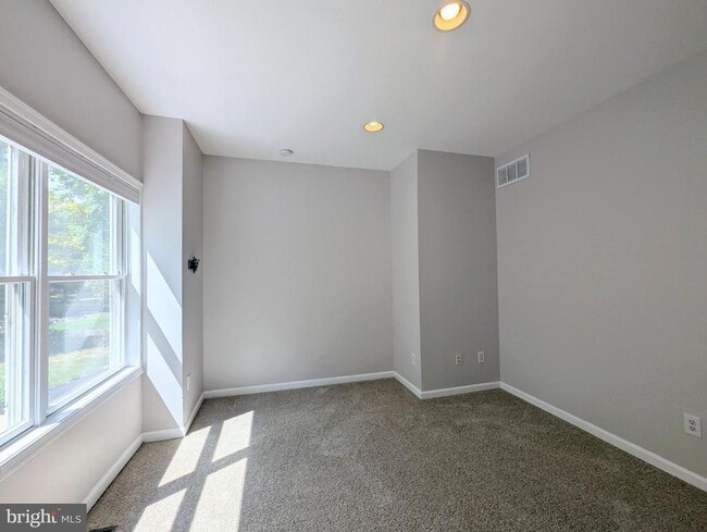 Building Photo - 114 Lenape Dr