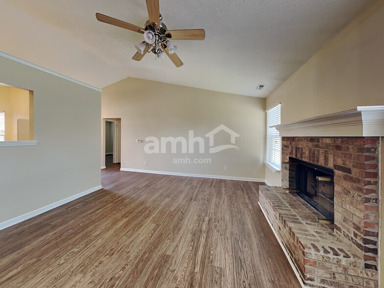 Building Photo - 17151 Shadoan Way