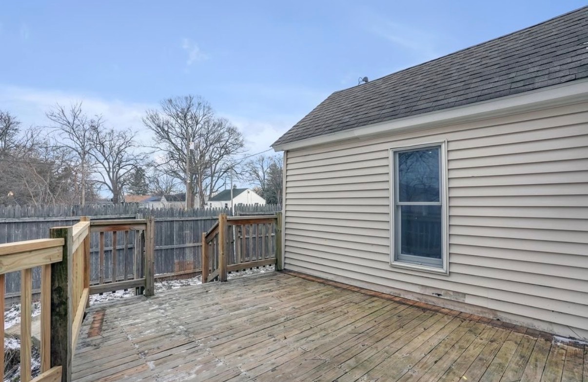 Building Photo - 105 E Bates St