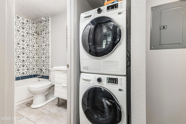 Building Photo - 231 E 16th St