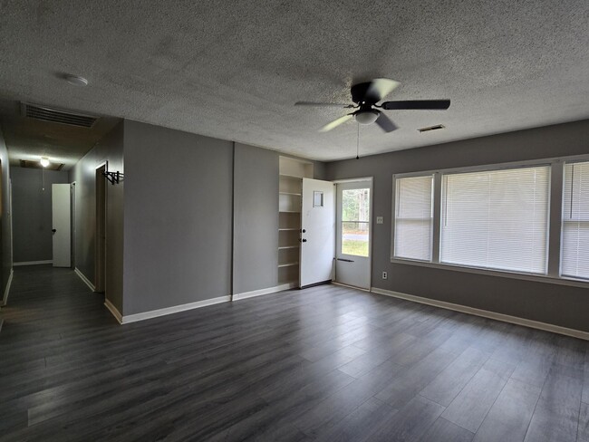 Building Photo - 776 Kenyon Ave