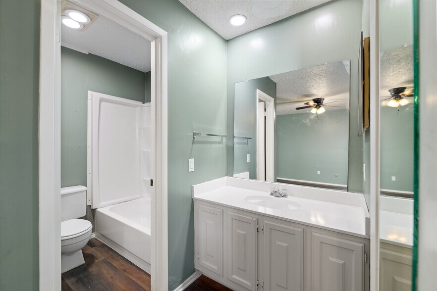 Building Photo - 9 E Mountain Creek Ct