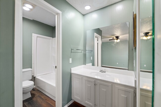Building Photo - 9 E Mountain Creek Ct