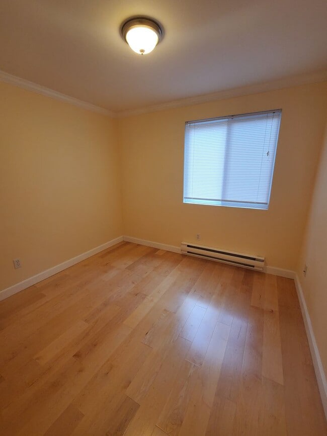 Building Photo - Beautifully Updated Home in Sought-After S...