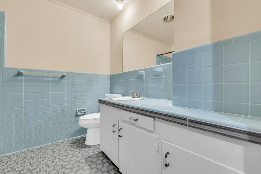 Building Photo - 807 E Broad St