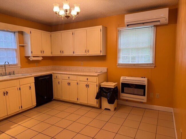Building Photo - 3 Bed, 1 Bath Home located out in the country!
