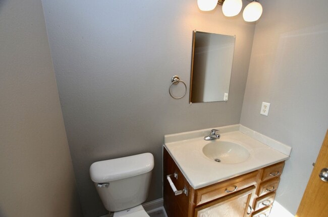 Building Photo - Desirable Brook Run Village Home!