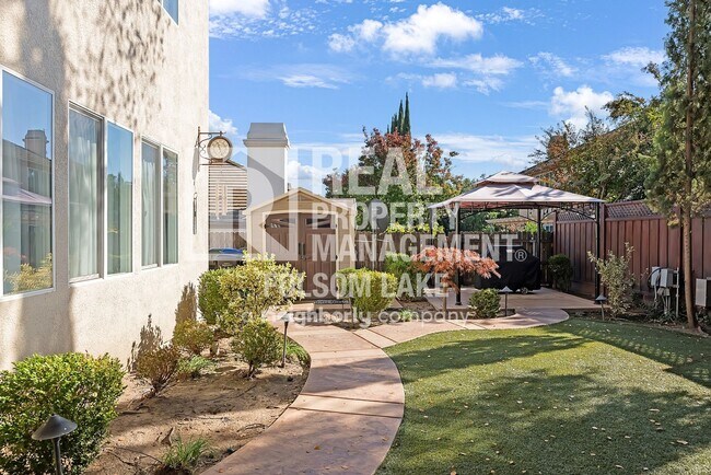 Building Photo - 5bd 3ba home in desirable Carmichael neighborhood