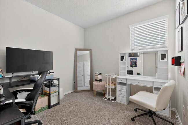 Building Photo - 10650 Valedon Ln SW