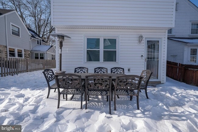 Building Photo - 227 E Hathaway Ln