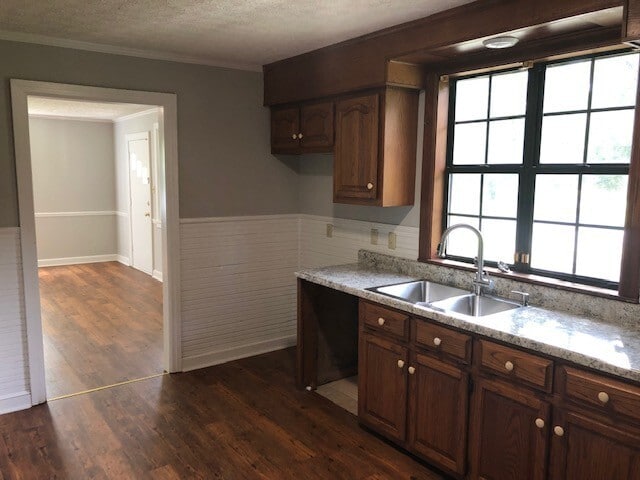 Building Photo - Renovated 2 Bedroom 2 Bath Home for Rent with Detached Garage!