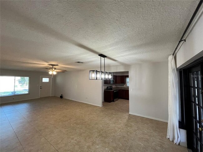 Building Photo - 422 Crosswinds Dr