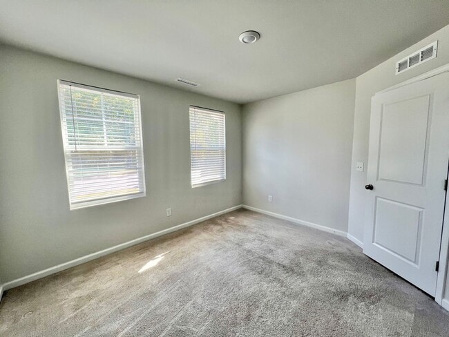 Building Photo - Stunning 3BD, 2.5BA Raleigh Townhome with ...
