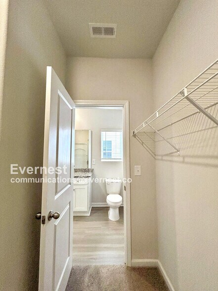 Building Photo - 115 Lightning Dr
