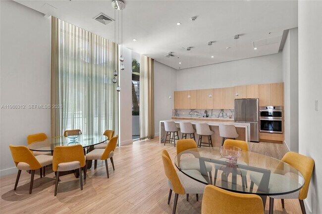 Building Photo - 90 SW 3rd St