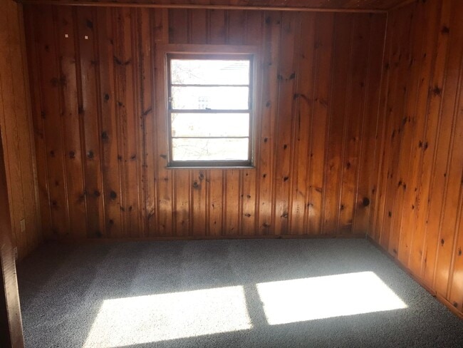 Building Photo - 2 Bedroom House - Pet Friendly