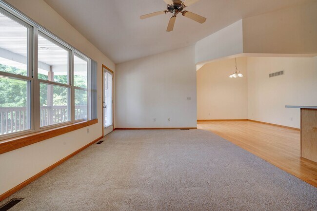 Building Photo - Woodridge Estates Townhomes