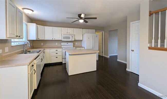 Building Photo - 1226 Grand Canyon Dr
