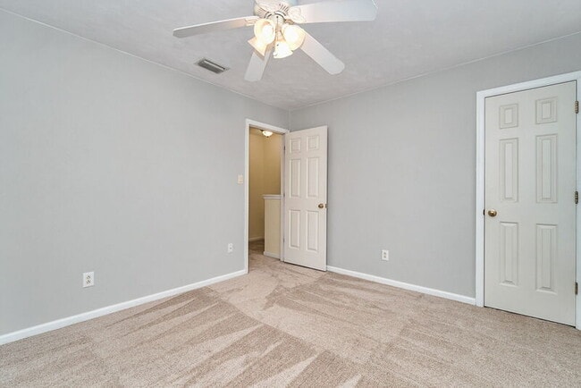 Building Photo - 625 Creekwood Dr