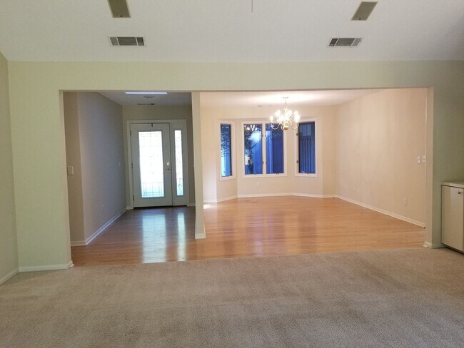 Building Photo - 12 Bobcat Ln