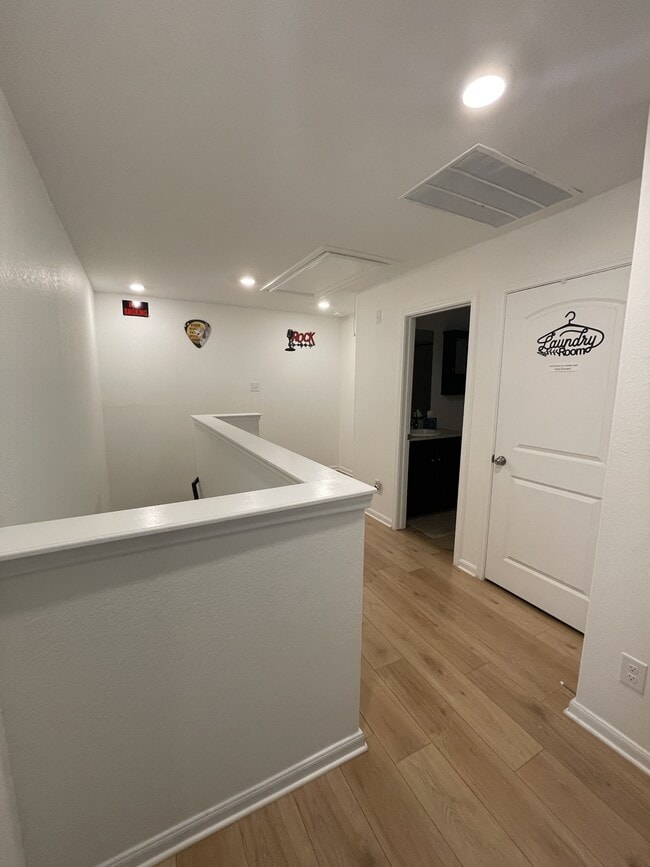 Building Photo - 10829 Emerick St