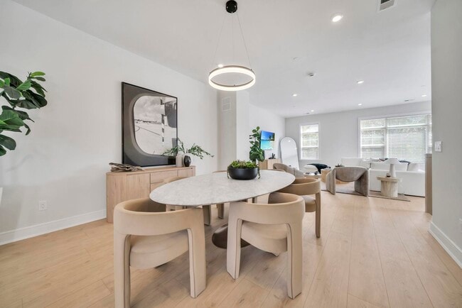 Building Photo - 7 SCENIC Ter